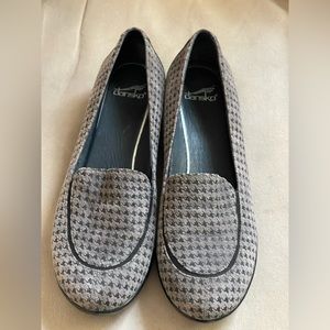 DANSKO LEATHER LOAFERS SZ 8.5 (39)